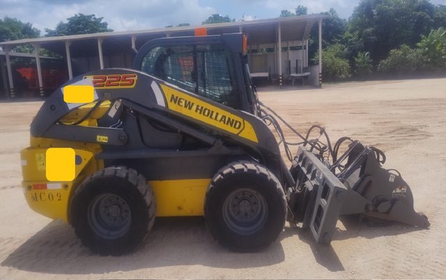 Minicarregadeira New Holland L225 — MC-02